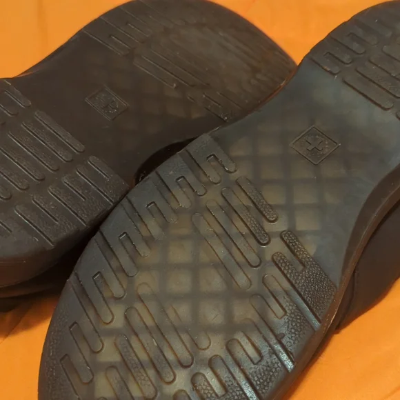 Dr. Martens - Ember Chukka Boot in Black - Picture 6 of 6